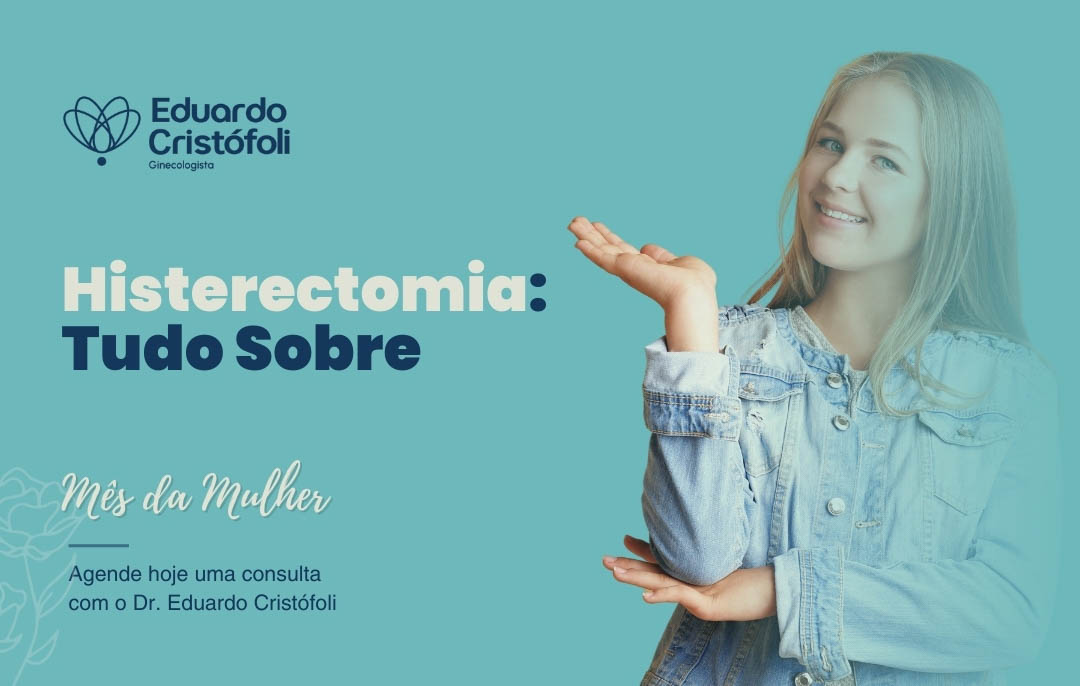 Mulher sorridente apresentando informações sobre histerectomia. Dr. Eduardo Cristófoli, ginecologista em Londrina. Mês da Mulher.