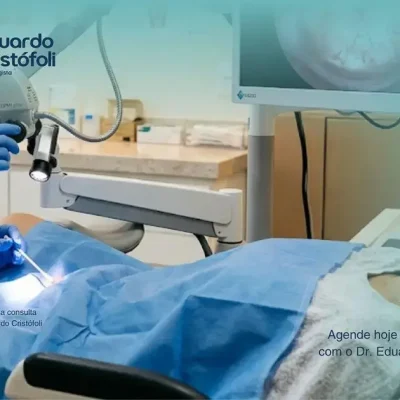 Colposcopia permite avaliar lesões suspeitas com precisão.
