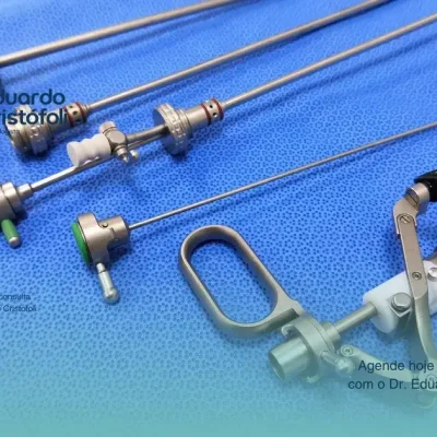 Especialista em histeroscopia cirúrgica ambulatorial para procedimentos uterinos.